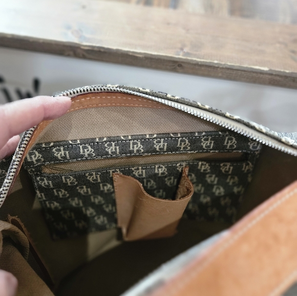 Dooney & Bourke Gray and Cream Signature Print Canvas Purse. - Picture 10 of 13